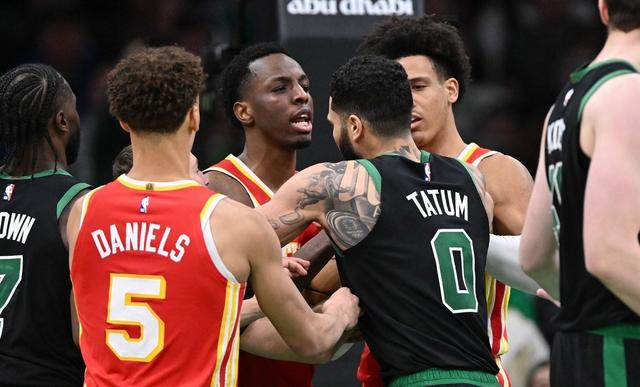 开云体育官网-爵士豪取四连胜，凯尔特人逆转老鹰的简单介绍