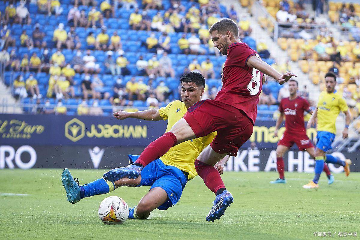 包含西甲球员技术精湛，精准传中打入一球的词条