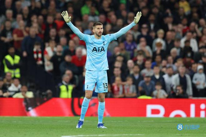 热刺中后卫完成转会加盟巴塞罗那