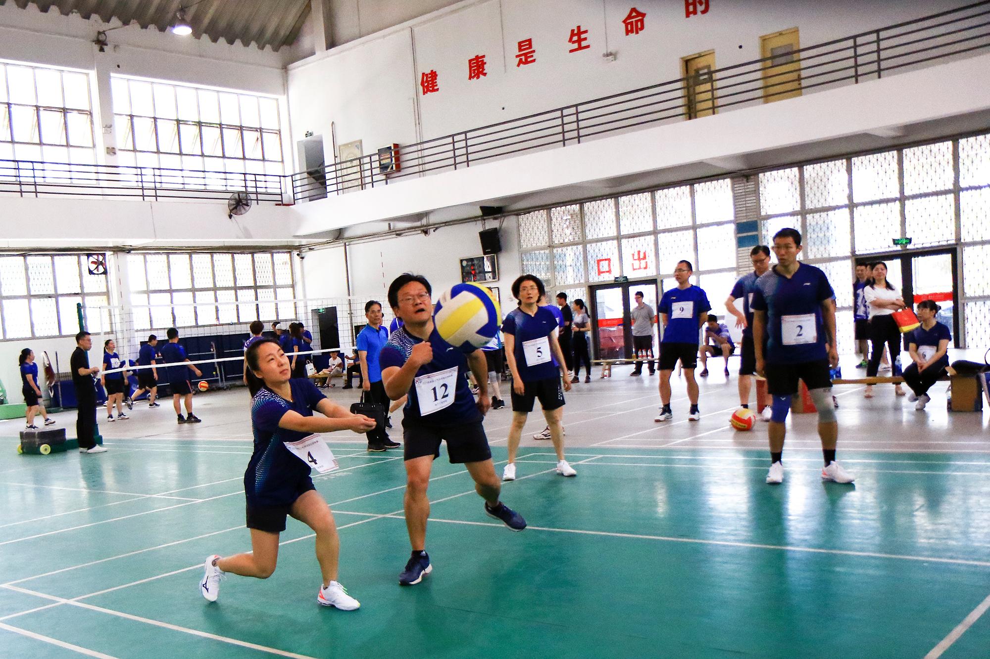 挥汗如雨，队伍备战决赛全力以赴的简单介绍