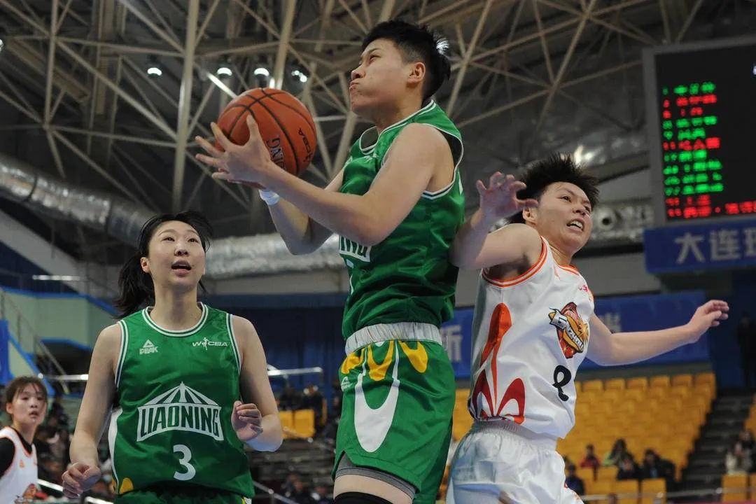 关于某某队全队发挥出色，晋级下一轮比赛的信息