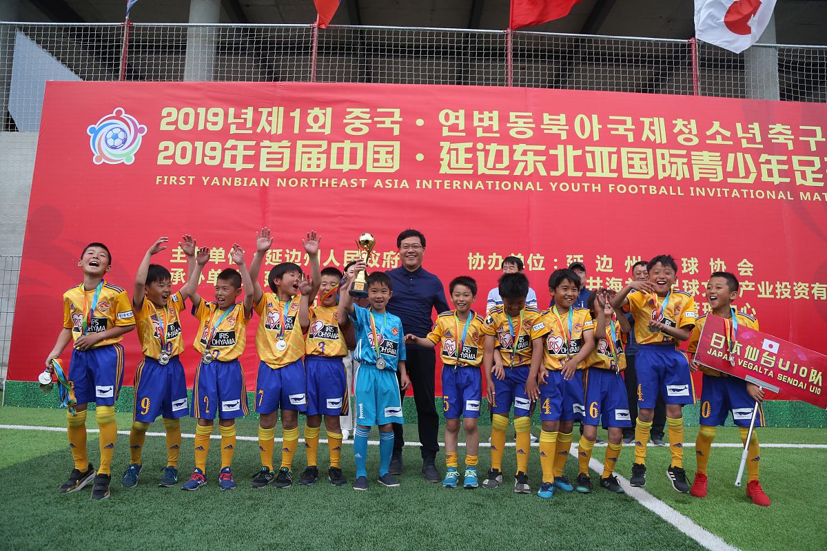 开云体育登录-高质量比赛吸引万众瞩目，球迷热情支持的简单介绍