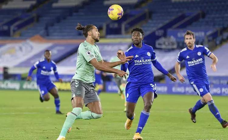 关于埃弗顿艰难险胜，托特纳姆咬住争冠希望的信息