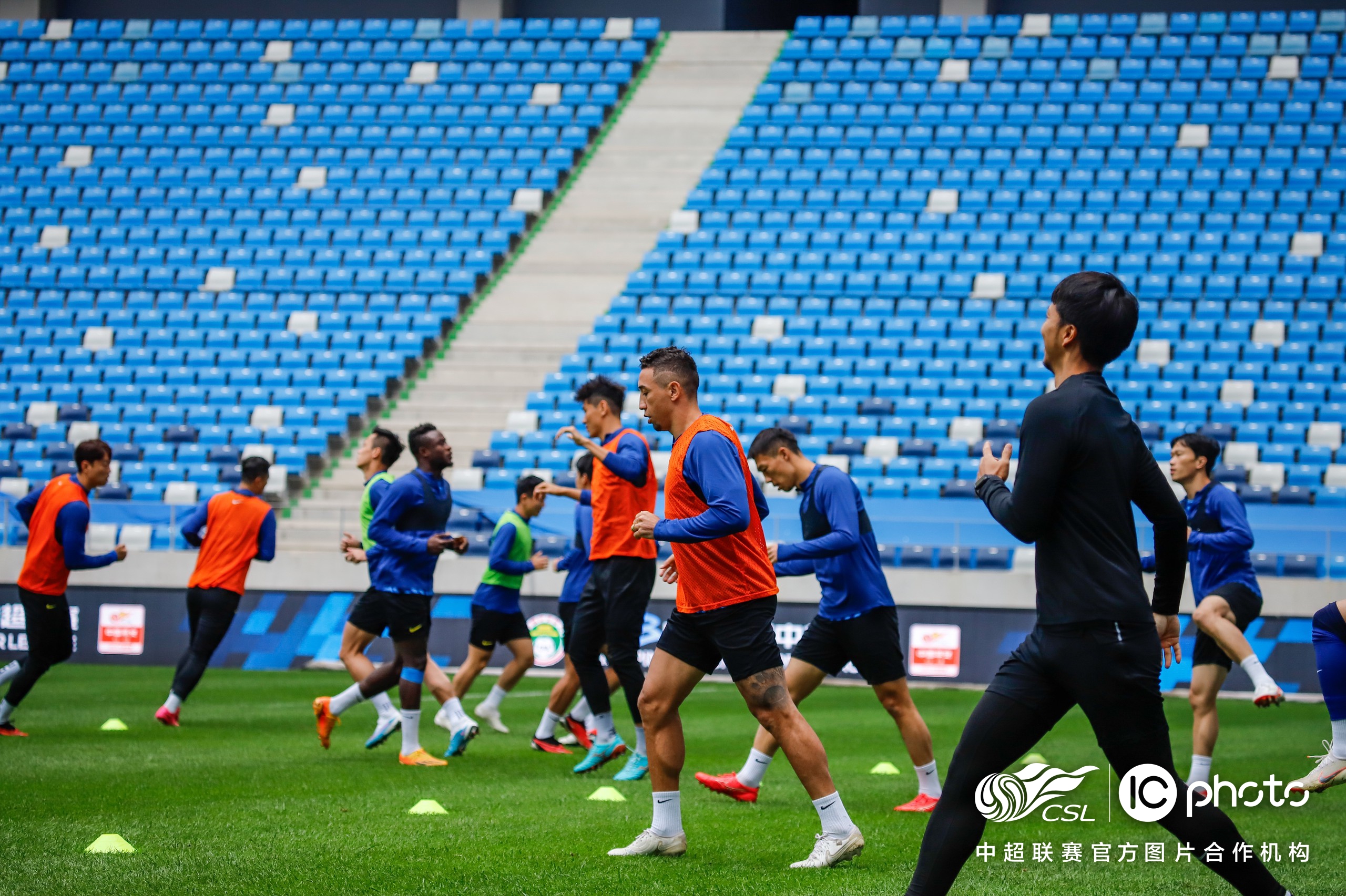 开云体育登录-包含国际体育赛事竞争激烈，选手们拚尽全力的词条