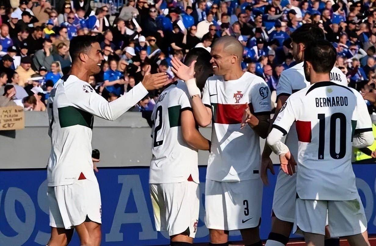 冰岛队在比赛中实现悬殊比分，取得胜利