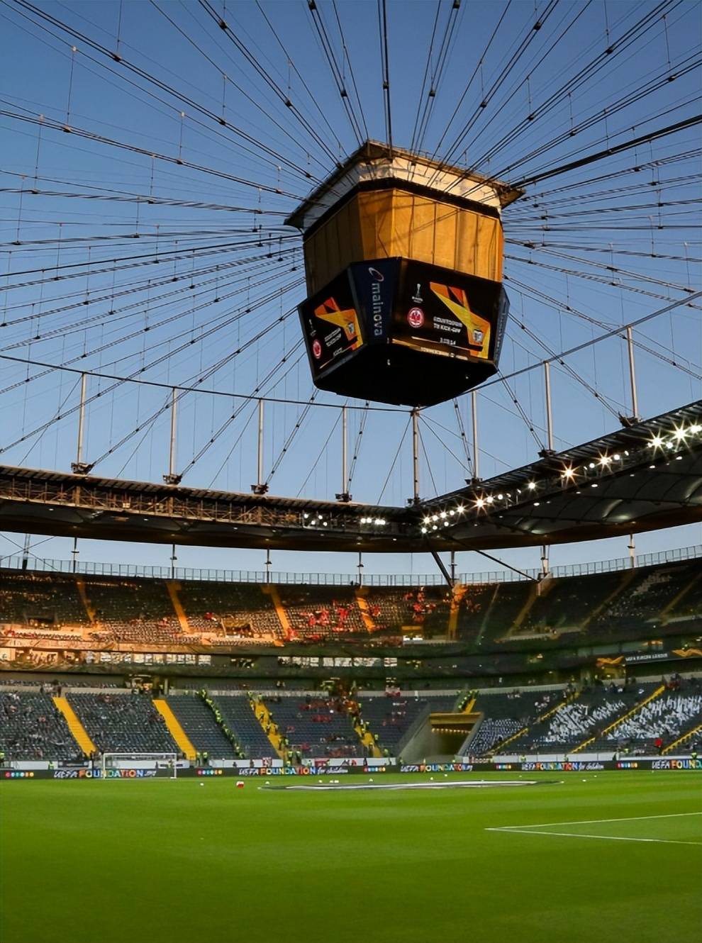 开云体育app-足球美学！球场上的技巧和战术让人流连忘返的简单介绍