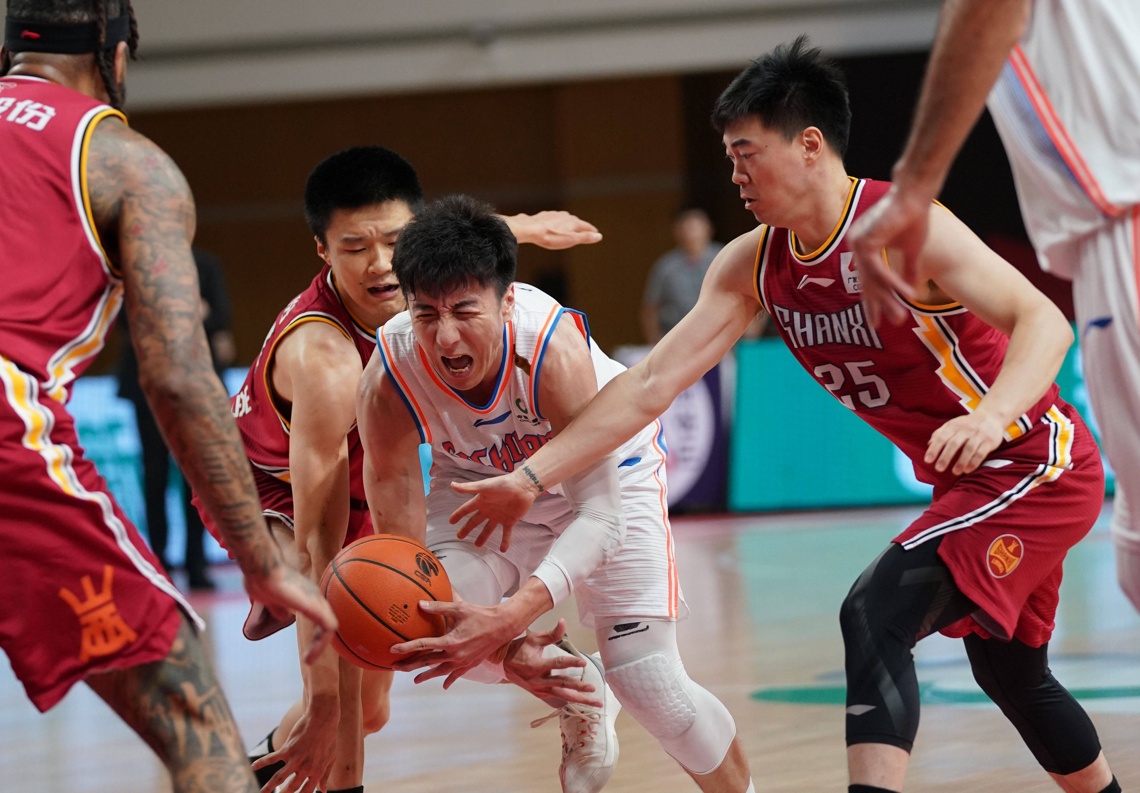 瑞典篮球超级联赛常规赛争夺激烈