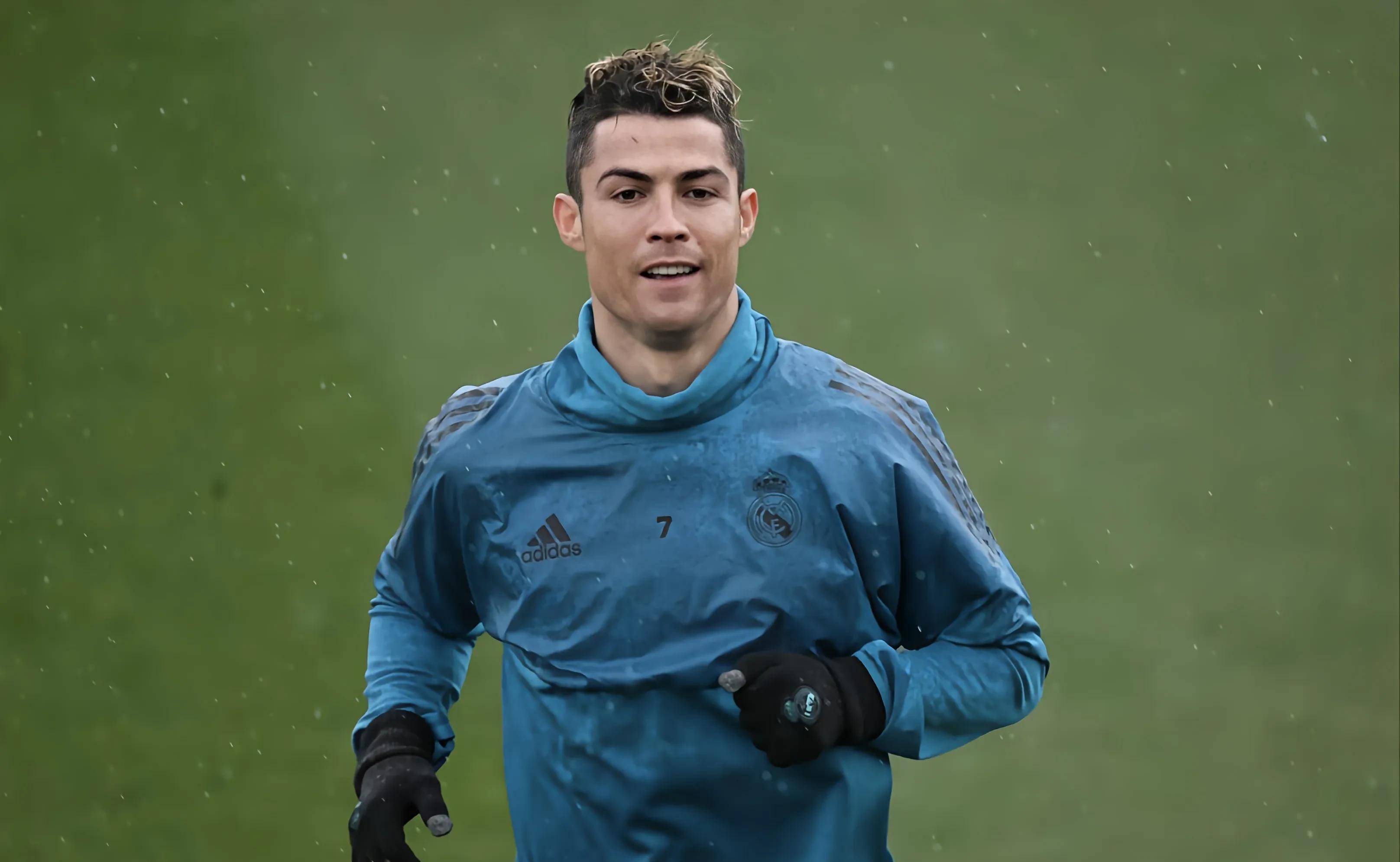 足球巨星云集，为争夺殊荣再次交锋