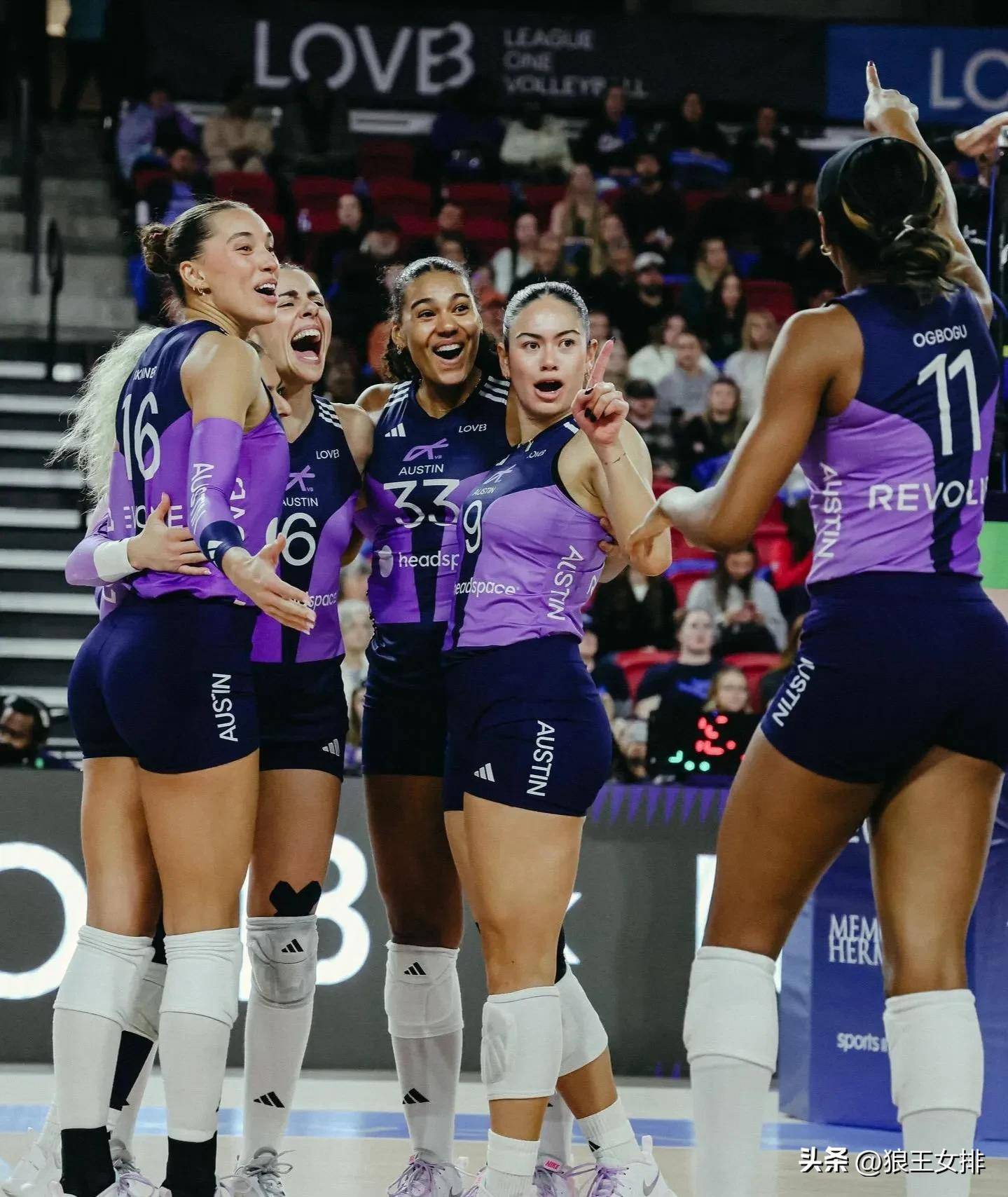 美国女足职业联赛盛大开跑，明星球员闪耀舞台