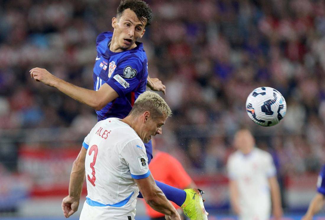 开云体育在线-世界豪强争霸！欧洲足坛巨星各显神通