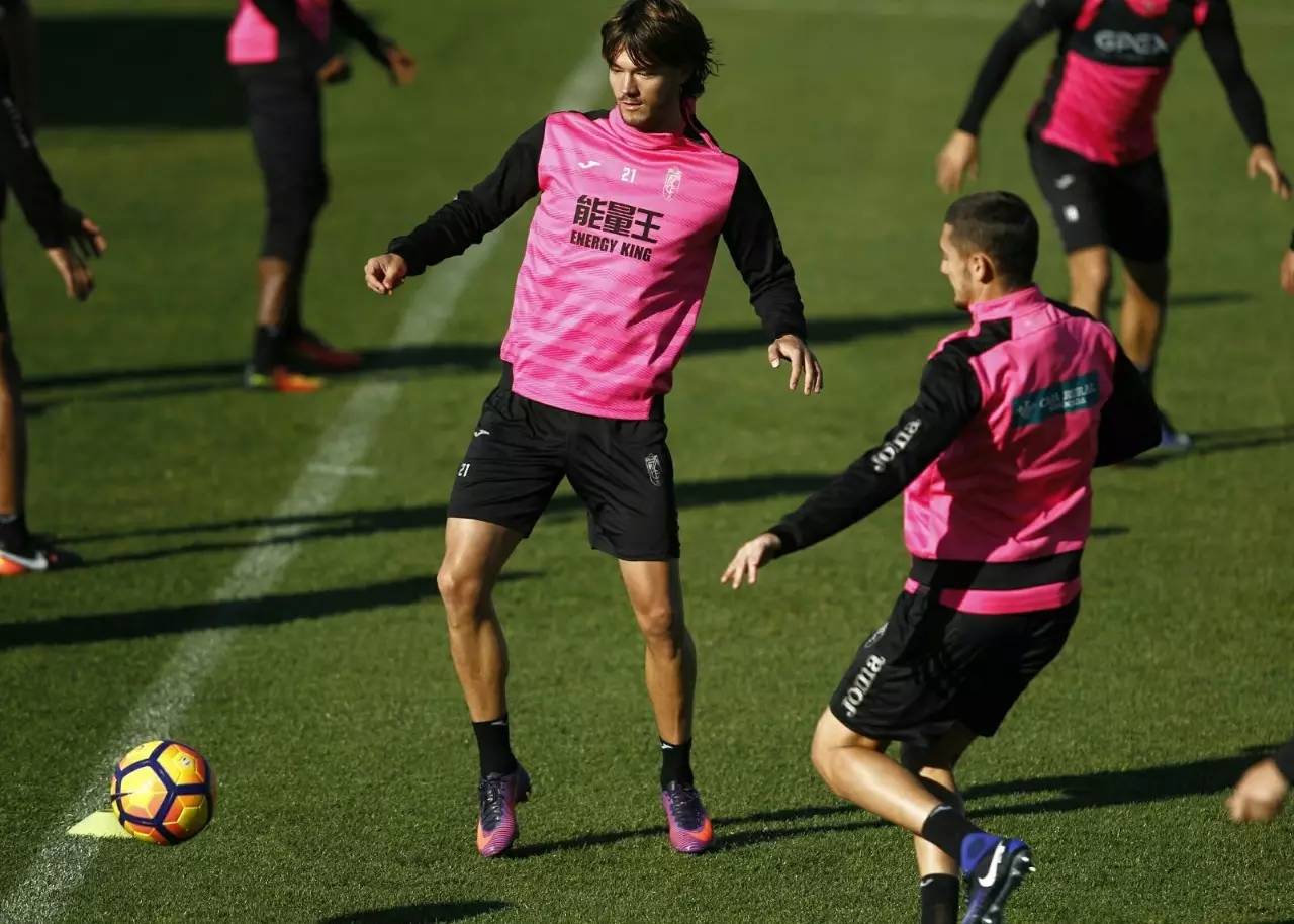 开云体育-球队在全球联赛中积极备战，迎来好成绩