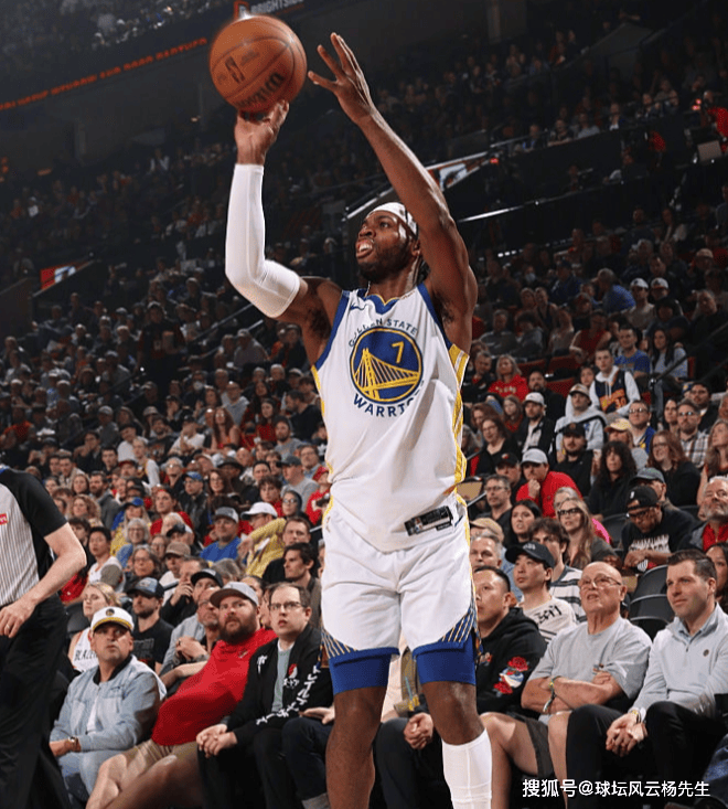 勇士大胜开拓者，保持不败战绩