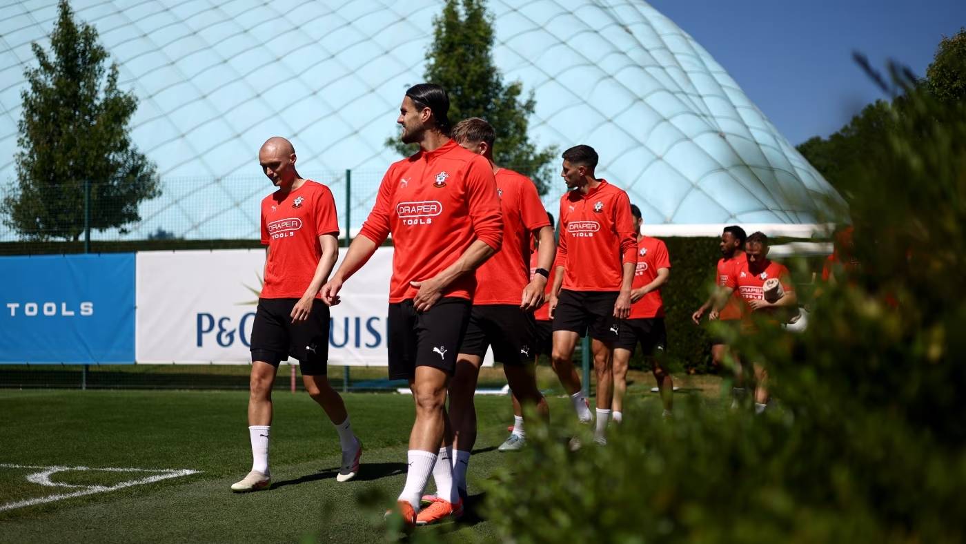 包含南安普顿主场大胜，全队士气高涨的词条