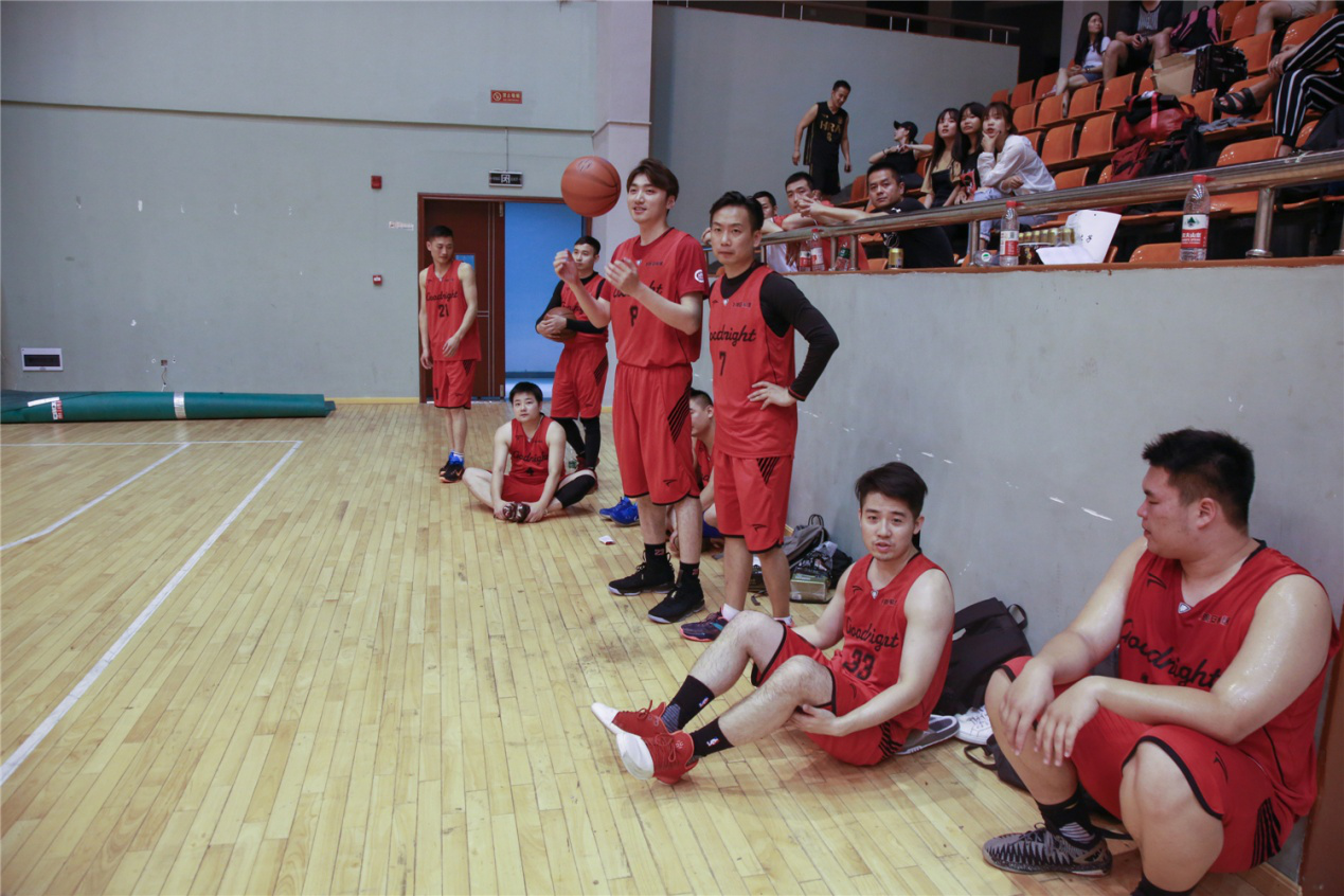 开云下载-河北篮球赛强势夺冠，气势如虹