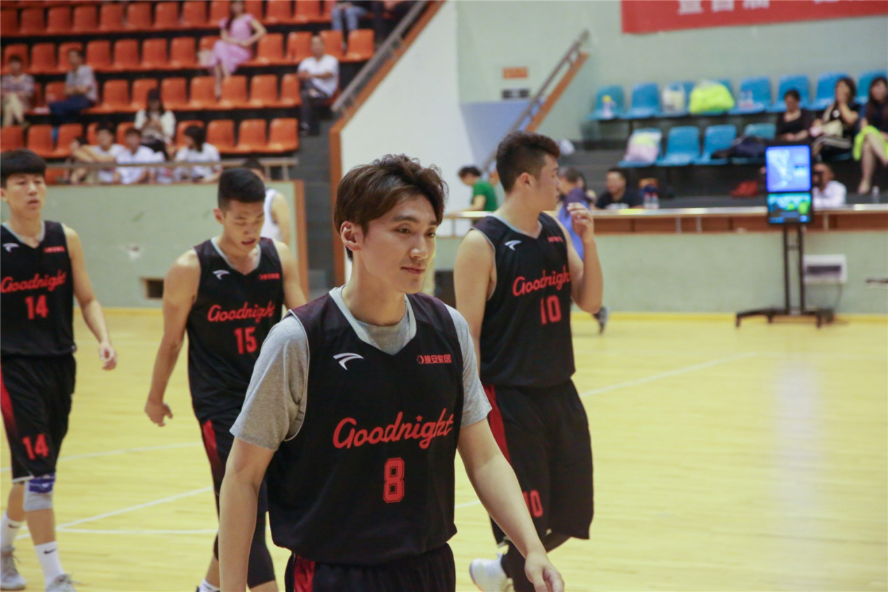 河北篮球赛强势夺冠，气势如虹