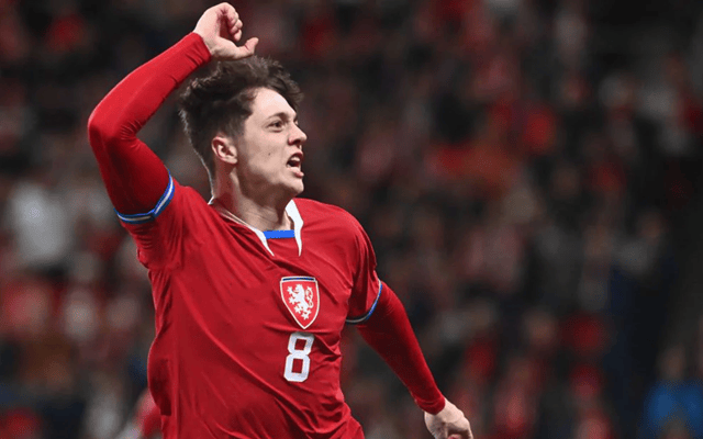 开云体育APP下载-捷克队力压葡萄牙，成功晋级决赛赛点的简单介绍