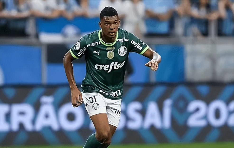 欧洲新秀崭露头角，闪耀赛场成为焦点的简单介绍