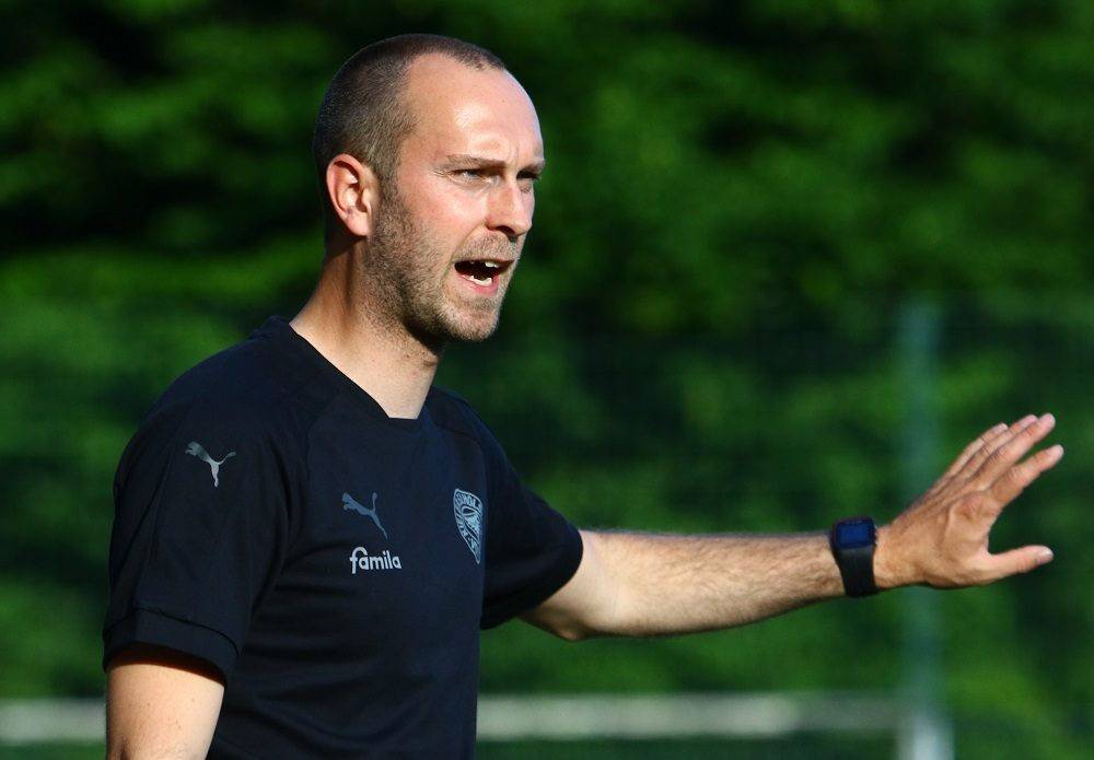 云达不莱梅在关键比赛中拼尽全力，遗憾落败