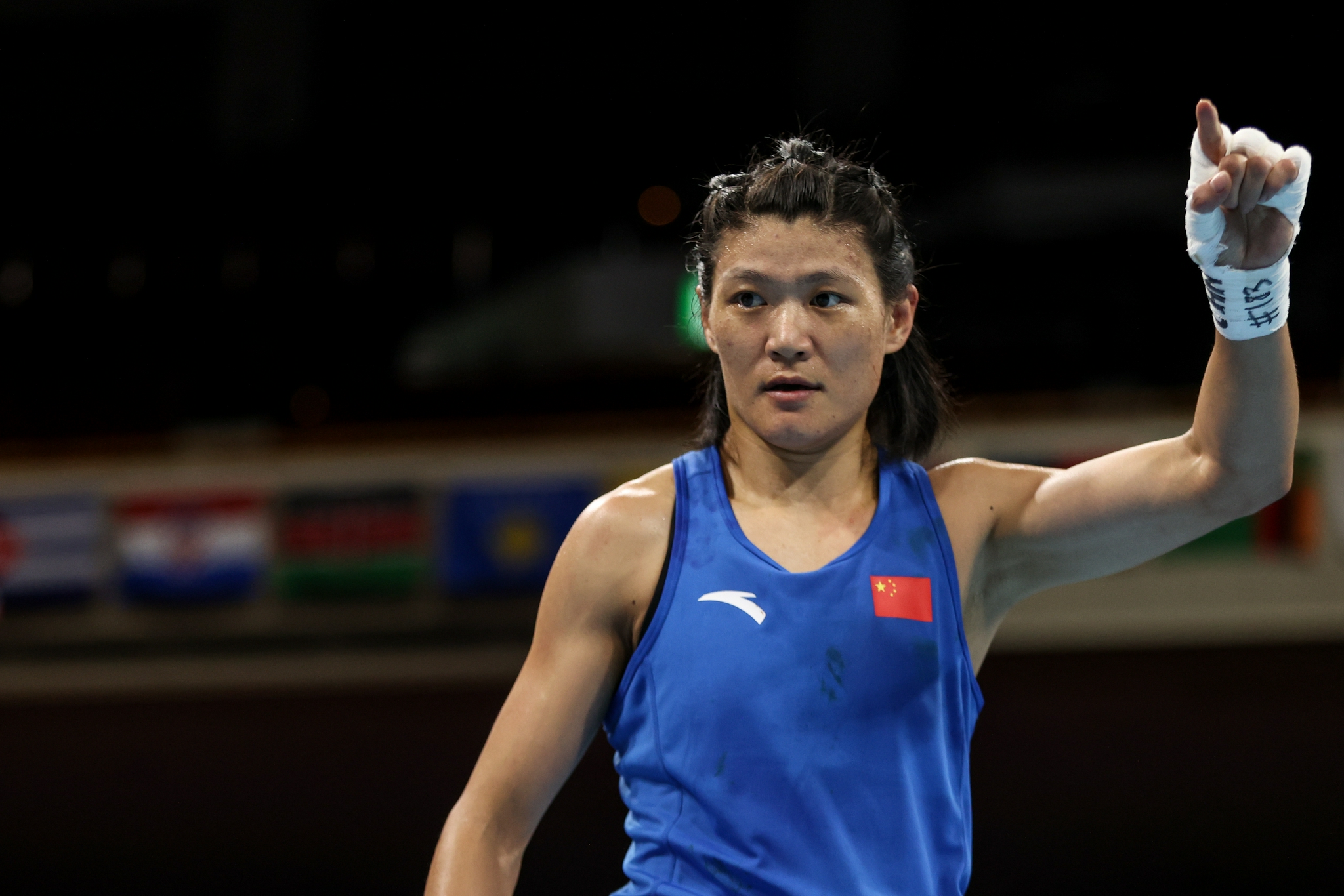 莫桑比克拳击选手亮相赛场，表现抢眼