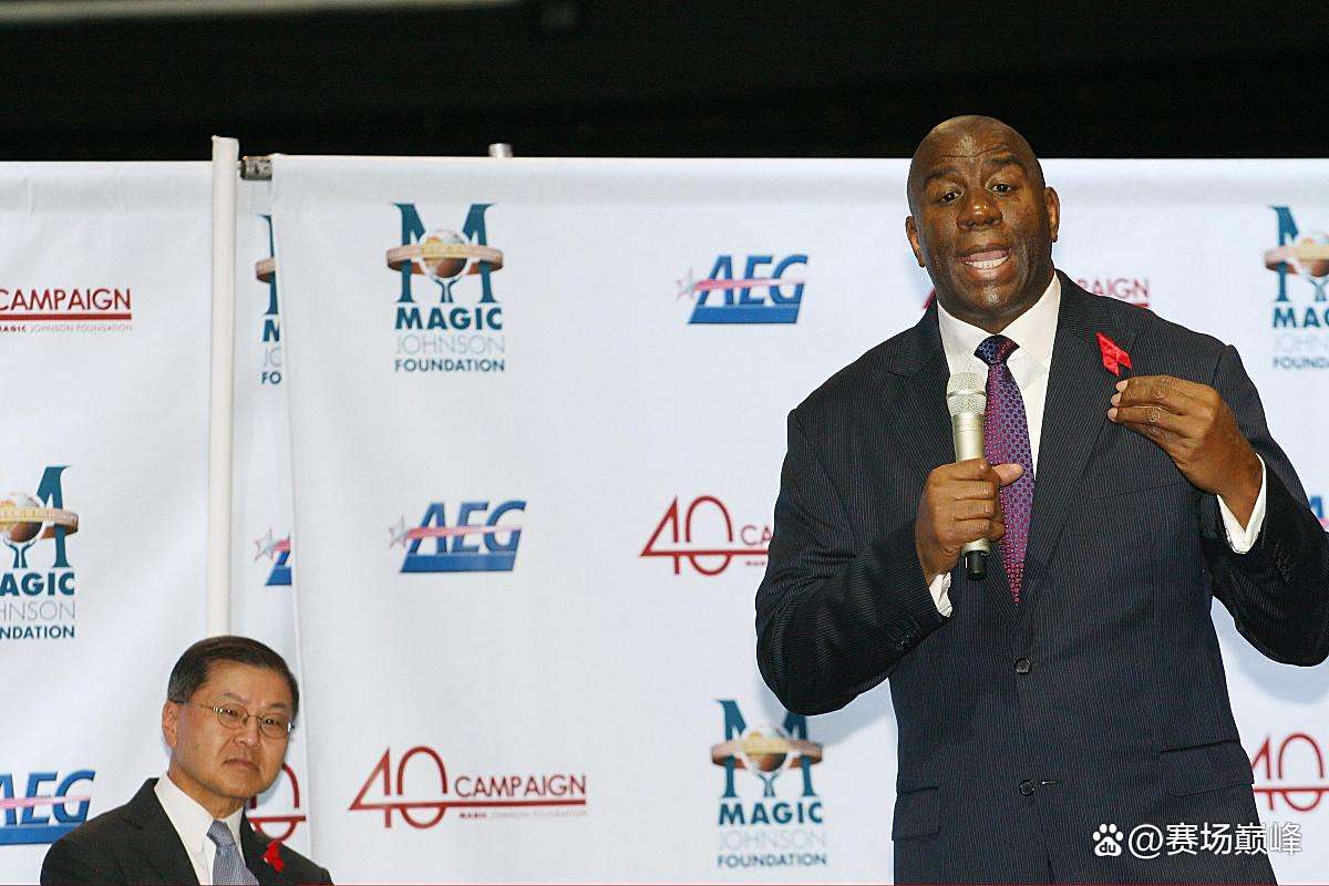 开云体育app-湖人全队球员为教练庆生共同庆祝