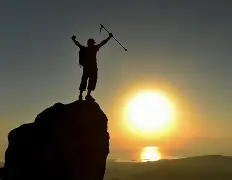 罗斯托克克服困难取胜，追赶领头牌