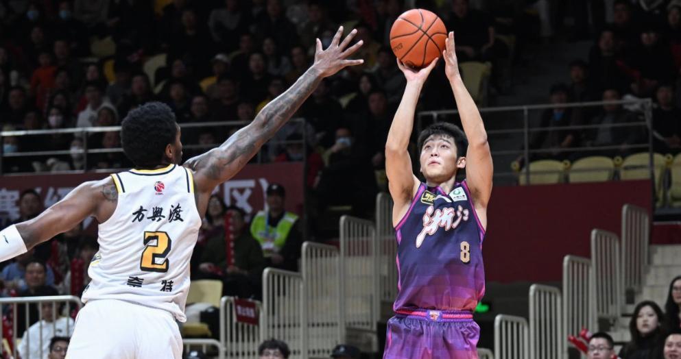 开云体育官网-普鲁士门兴揽获胜利，霸占积分榜首位