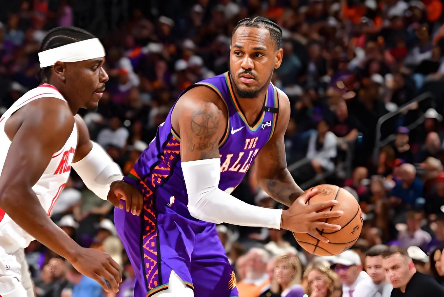 太阳球员合力拦截对手实现逆袭