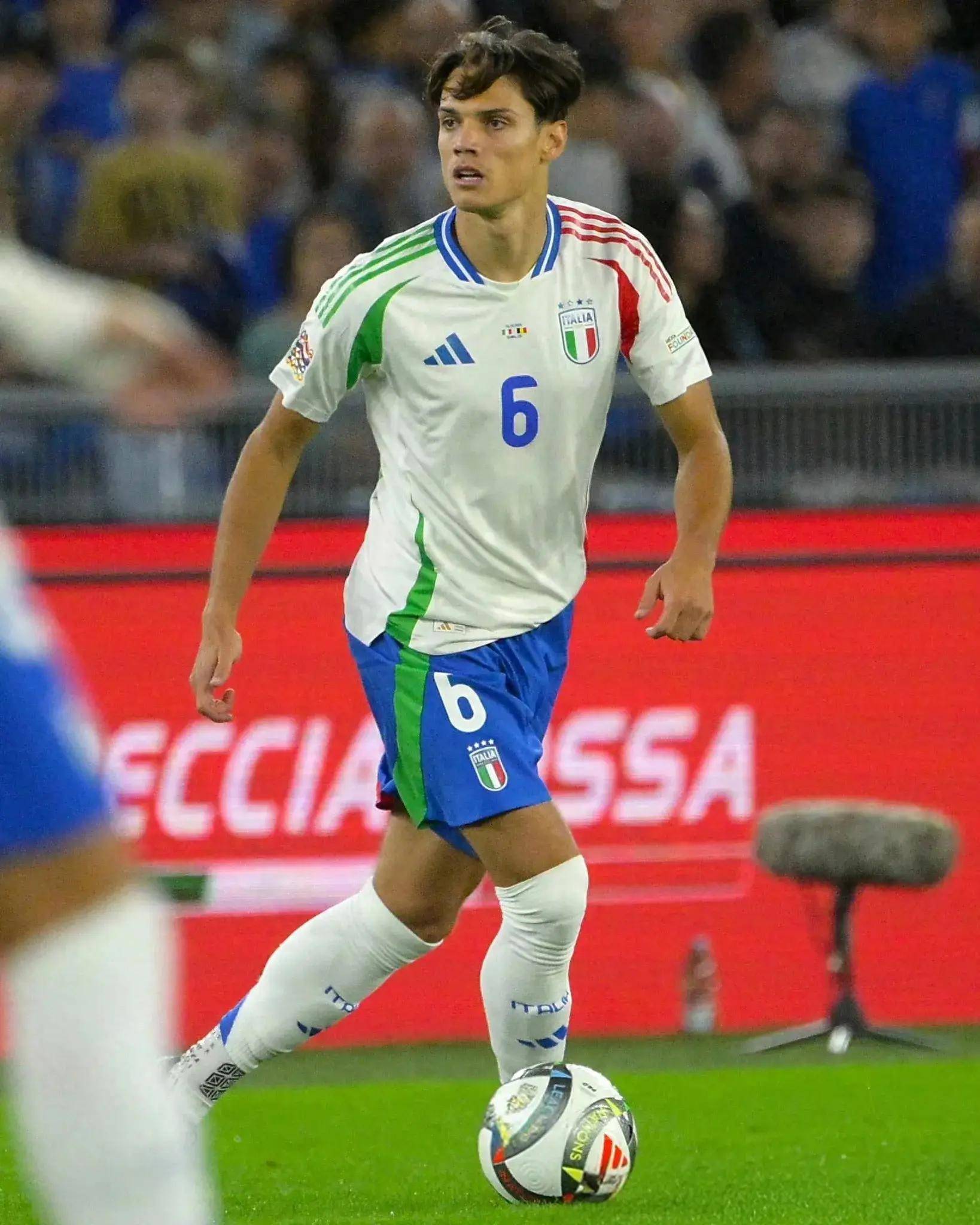 意大利豪门队伍获得胜利，冲刺榜首无往不利！