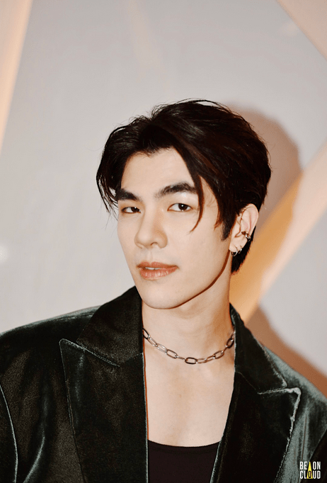 FPX血洗FLY，BDD完成史诗逆转激烈交锋八强赛，让粉丝疯狂欢呼