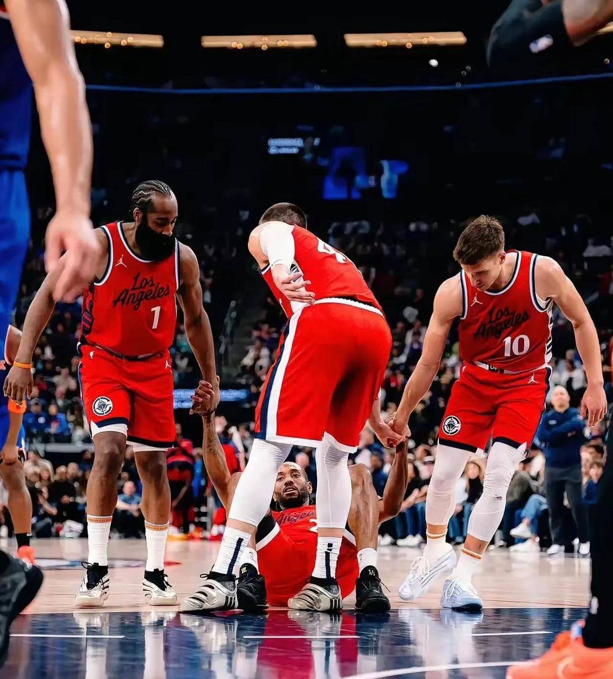 快船队主场击败骑士队，保持势头