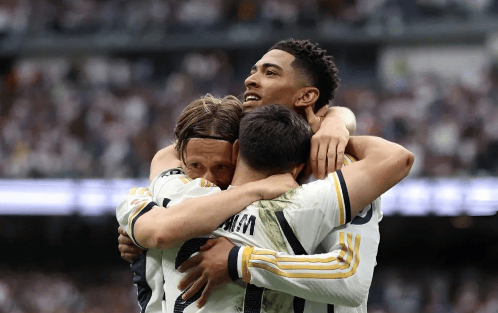 包含皇家马德里击败马洛卡，继续追赶巴塞罗那的词条