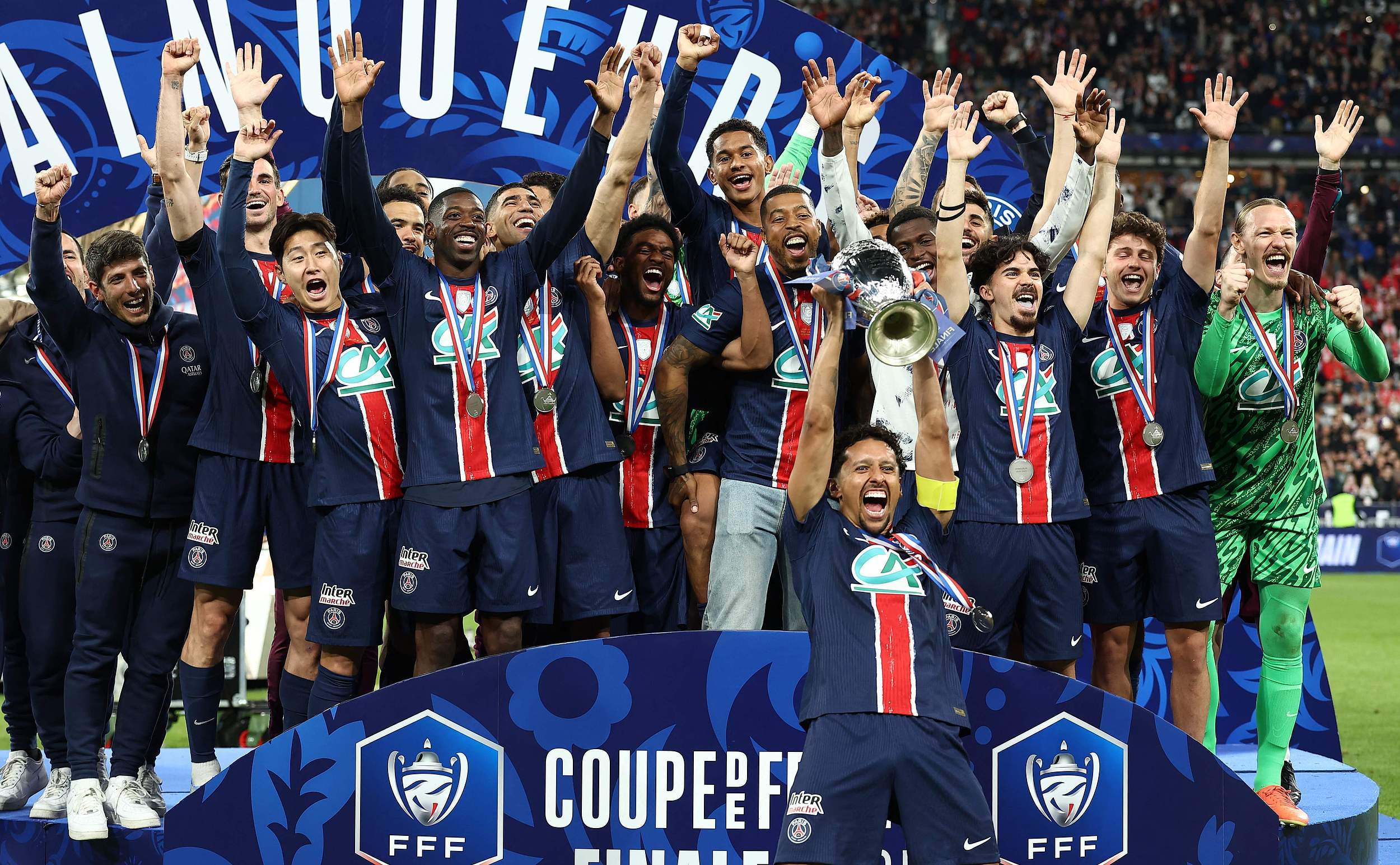 巴黎圣日耳曼大获全胜，领跑法甲积分榜